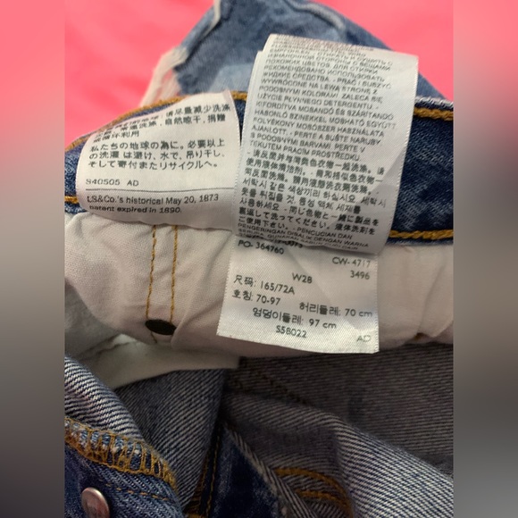 Levi’s 591 denim medium wash jean shorts. Waist 28 - Picture 7 of 9